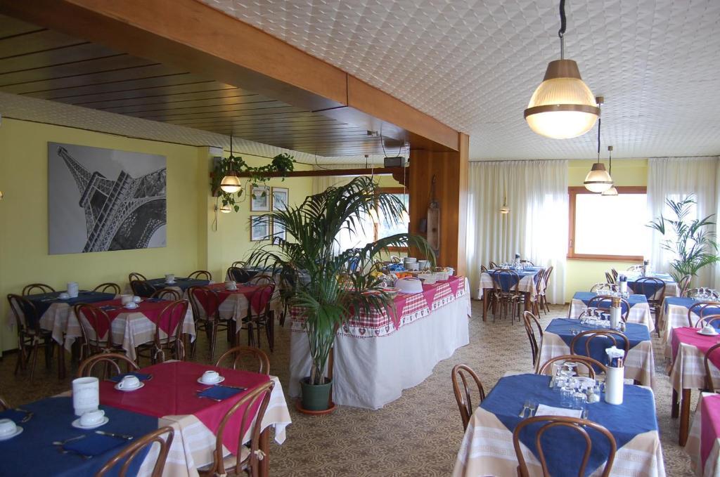 Hotel Rezia Chiesa in Valmalenco Exterior foto